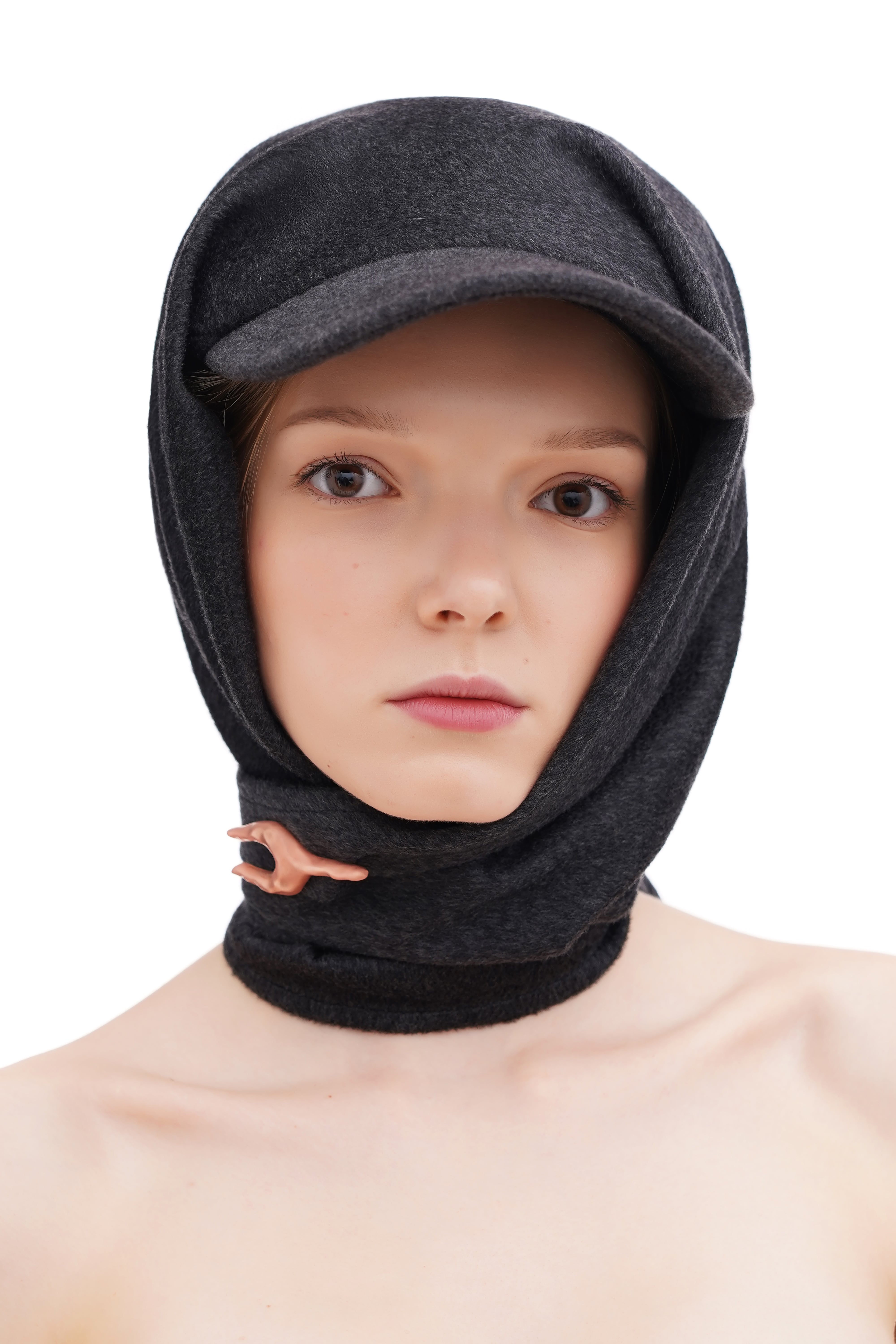Grey cashmere cap with foulard