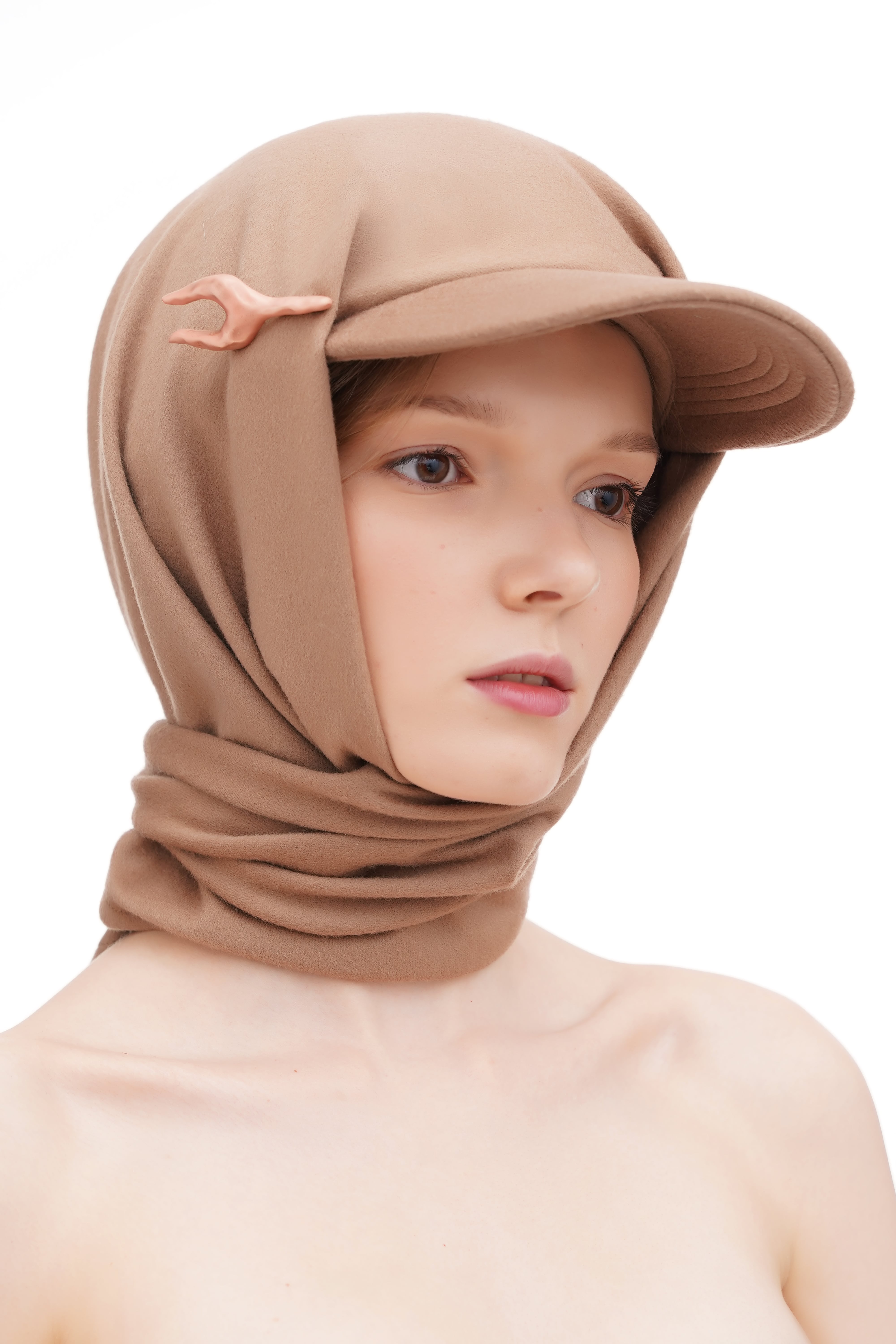 Beige cashmere cap with foulard